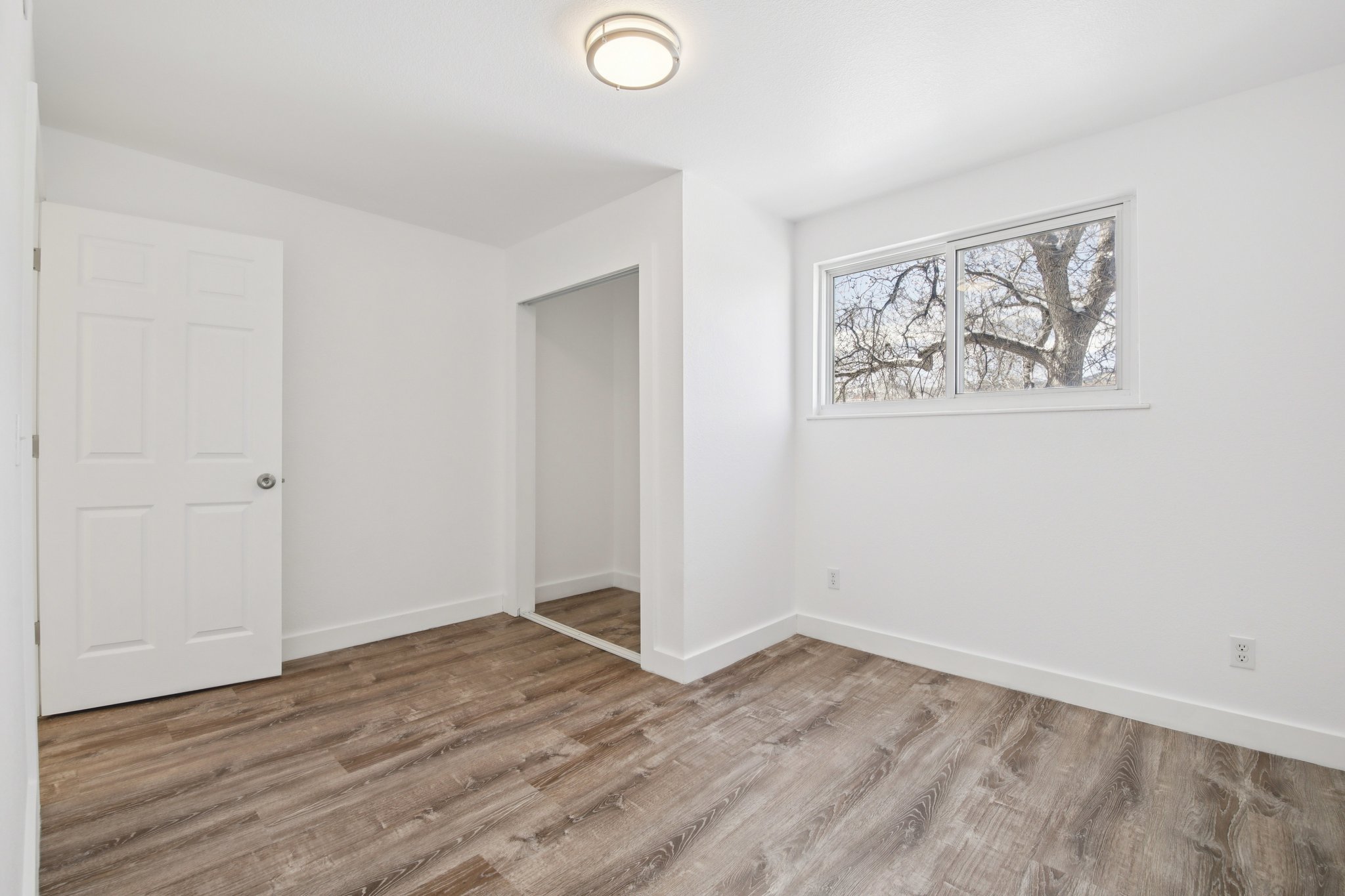 W 10th Ave E3-S1703-014.jpg
