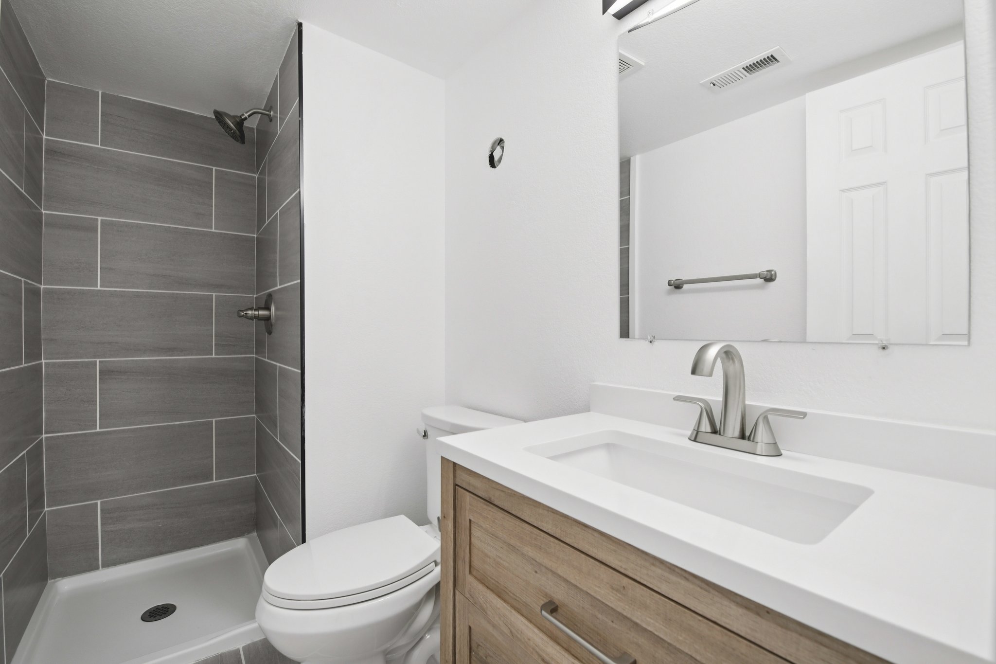 W 10th Ave E3-S1703-016.jpg