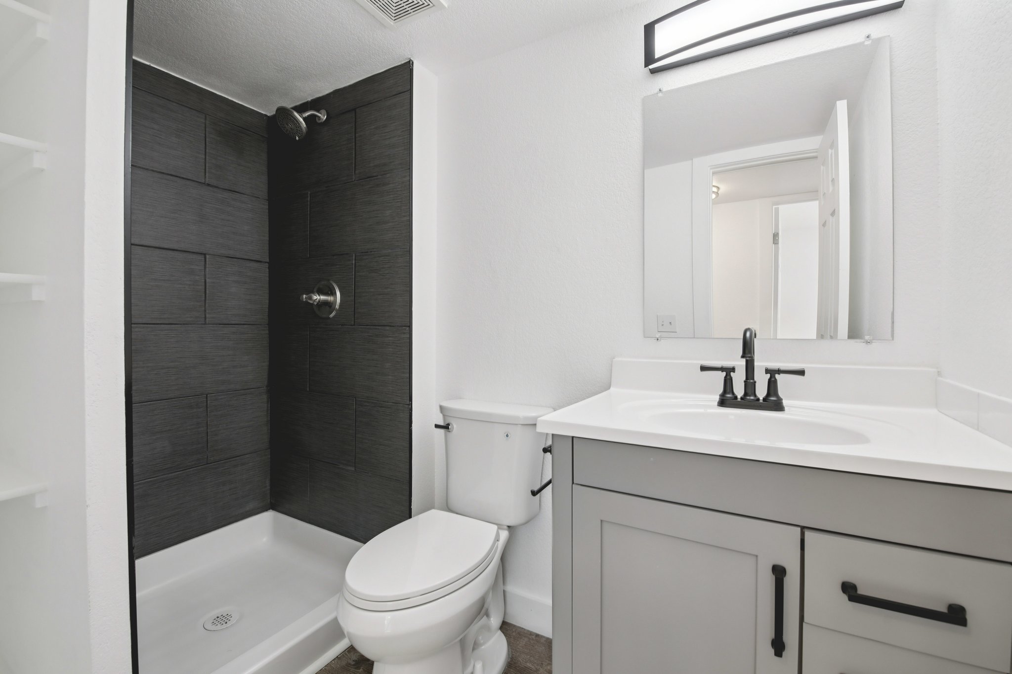 W 10th Ave E3-S1703-019.jpg