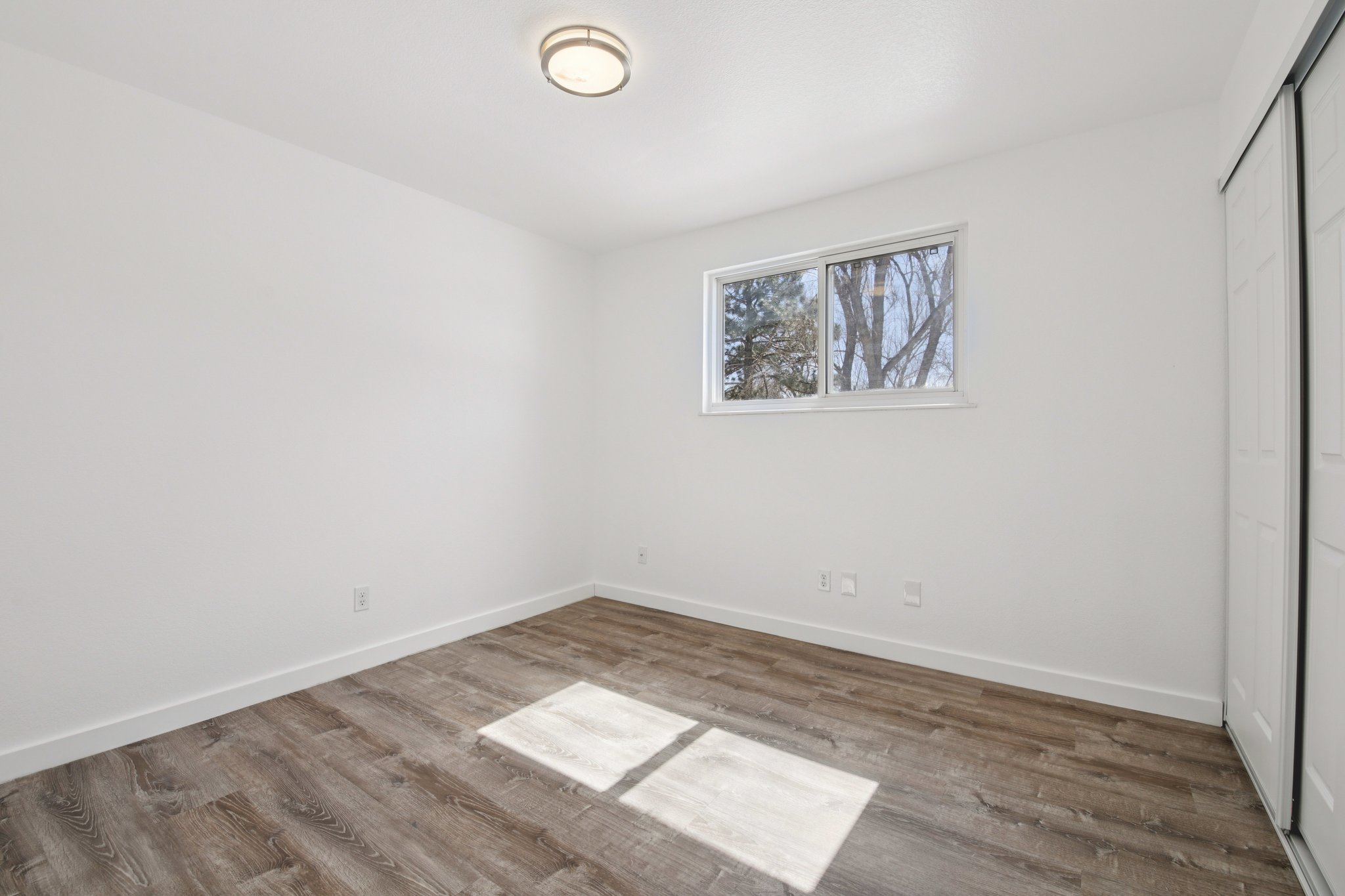 W 10th Ave E3-S1703-020.jpg