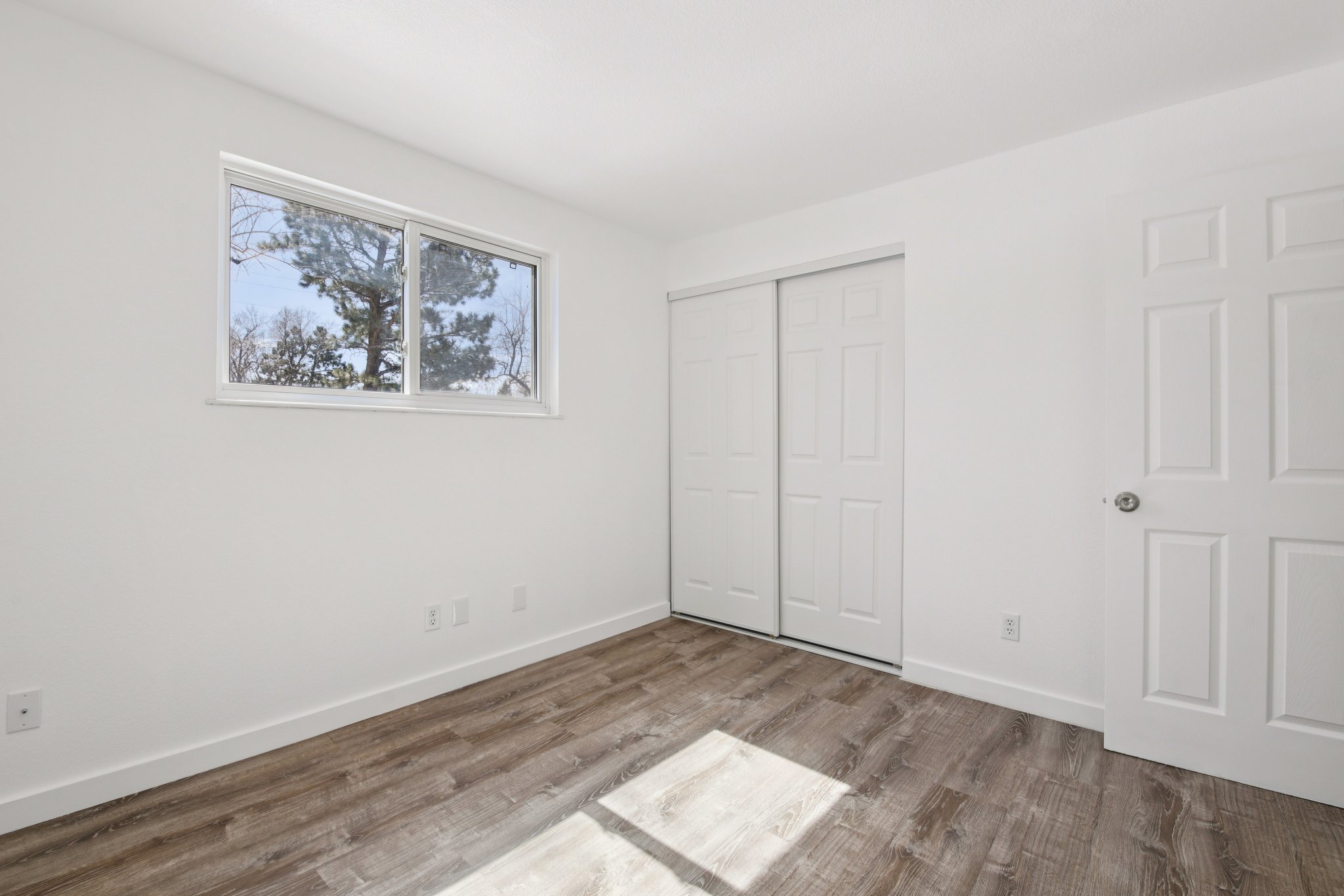 W 10th Ave E3-S1703-021.jpg