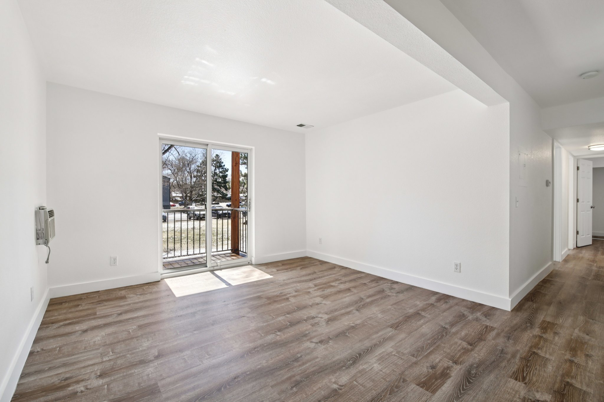 W 10th Ave E3-S1703-023.jpg