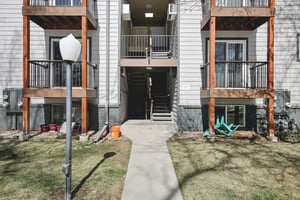 W 10th Ave E3-S1703-004.jpg