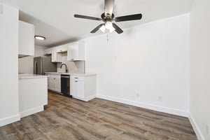 W 10th Ave E3-S1703-007.jpg