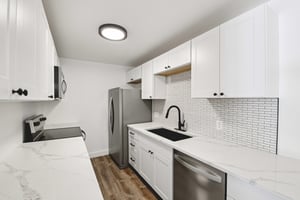 W 10th Ave E3-S1703-010.jpg
