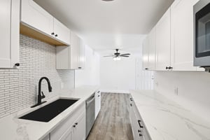 W 10th Ave E3-S1703-012.jpg