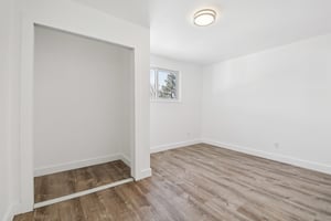 W 10th Ave E3-S1703-013.jpg
