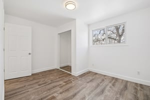 W 10th Ave E3-S1703-014.jpg