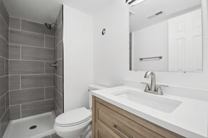 W 10th Ave E3-S1703-016.jpg