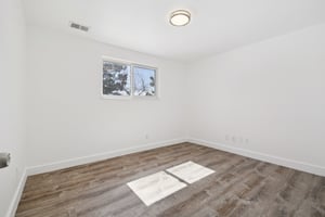 W 10th Ave E3-S1703-017.jpg