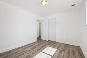 W 10th Ave E3-S1703-018.jpg
