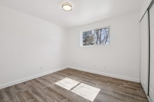 W 10th Ave E3-S1703-020.jpg