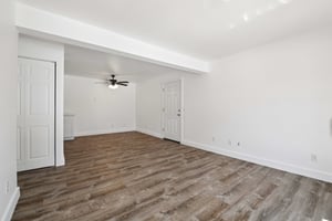 W 10th Ave E3-S1703-024.jpg