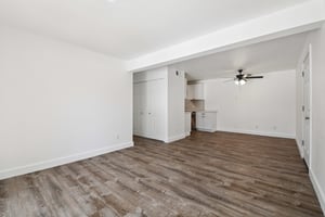 W 10th Ave E3-S1703-025.jpg