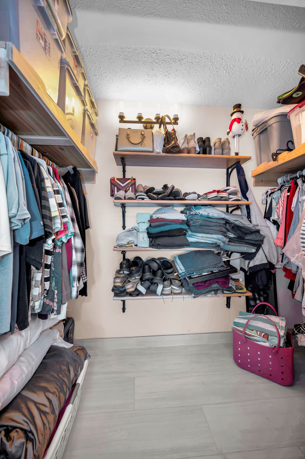 Primary Bedroom Walk-in Closet1b