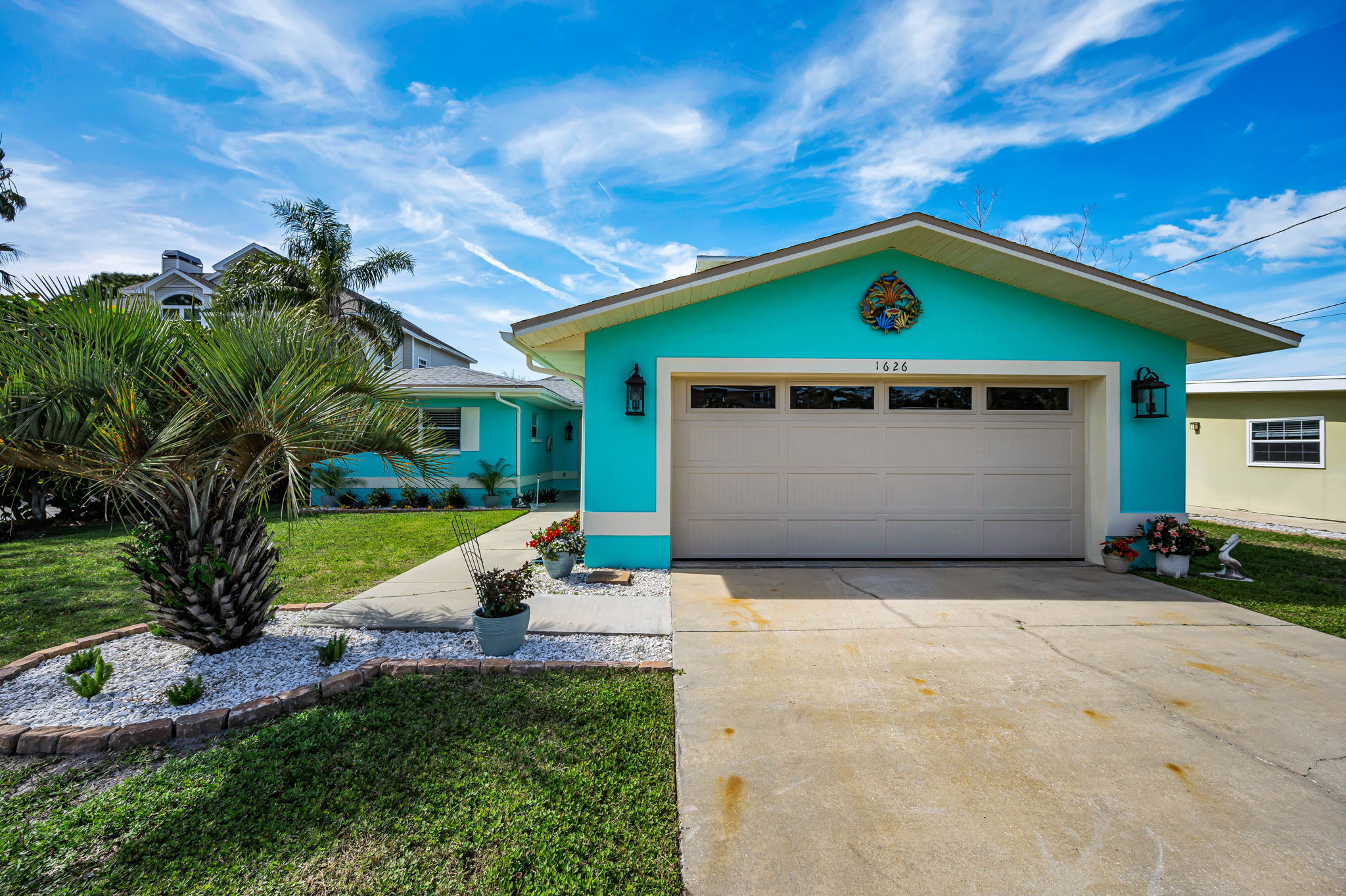 Front Exterior8