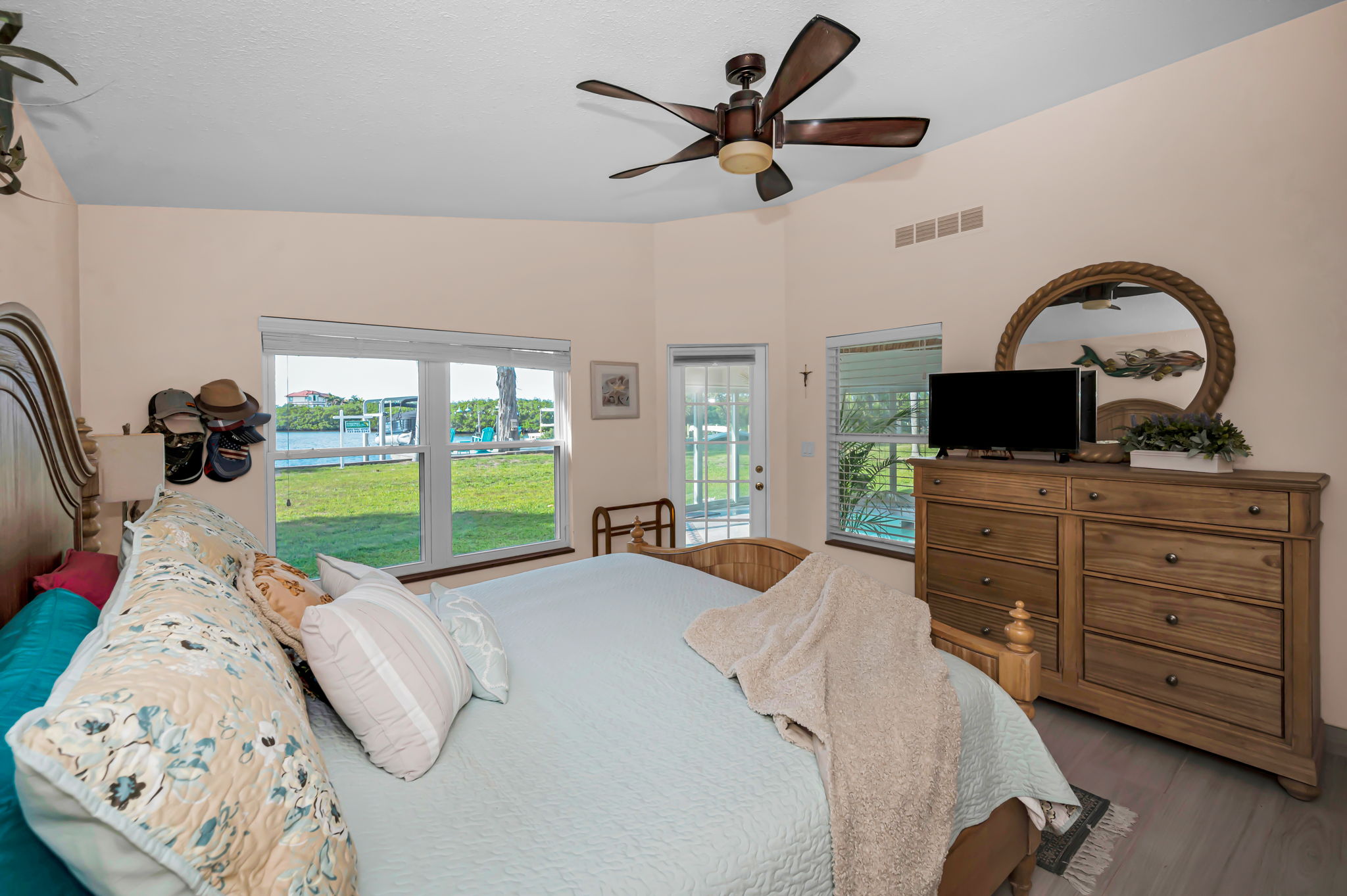 Primary Bedroom1b