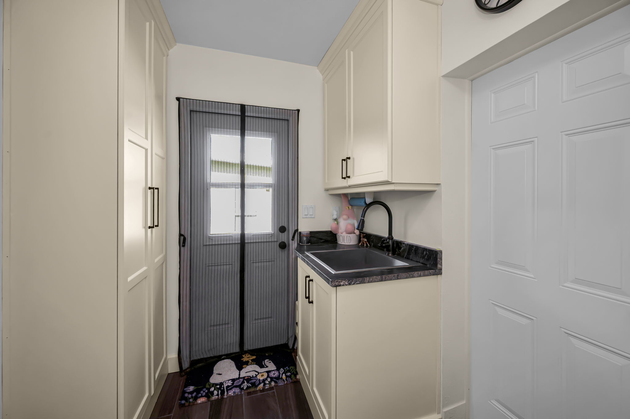 Laundry Room2