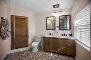 Primary Bathroom1d