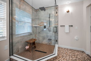 Primary Bathroom1e