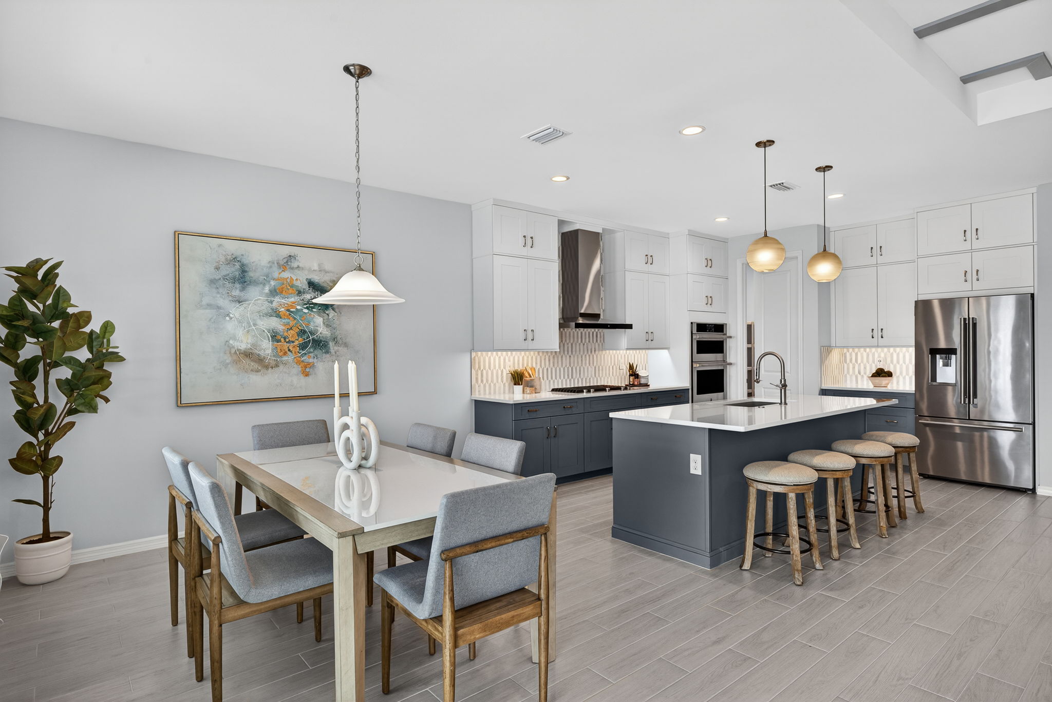 Dining Room 2 of 3-r