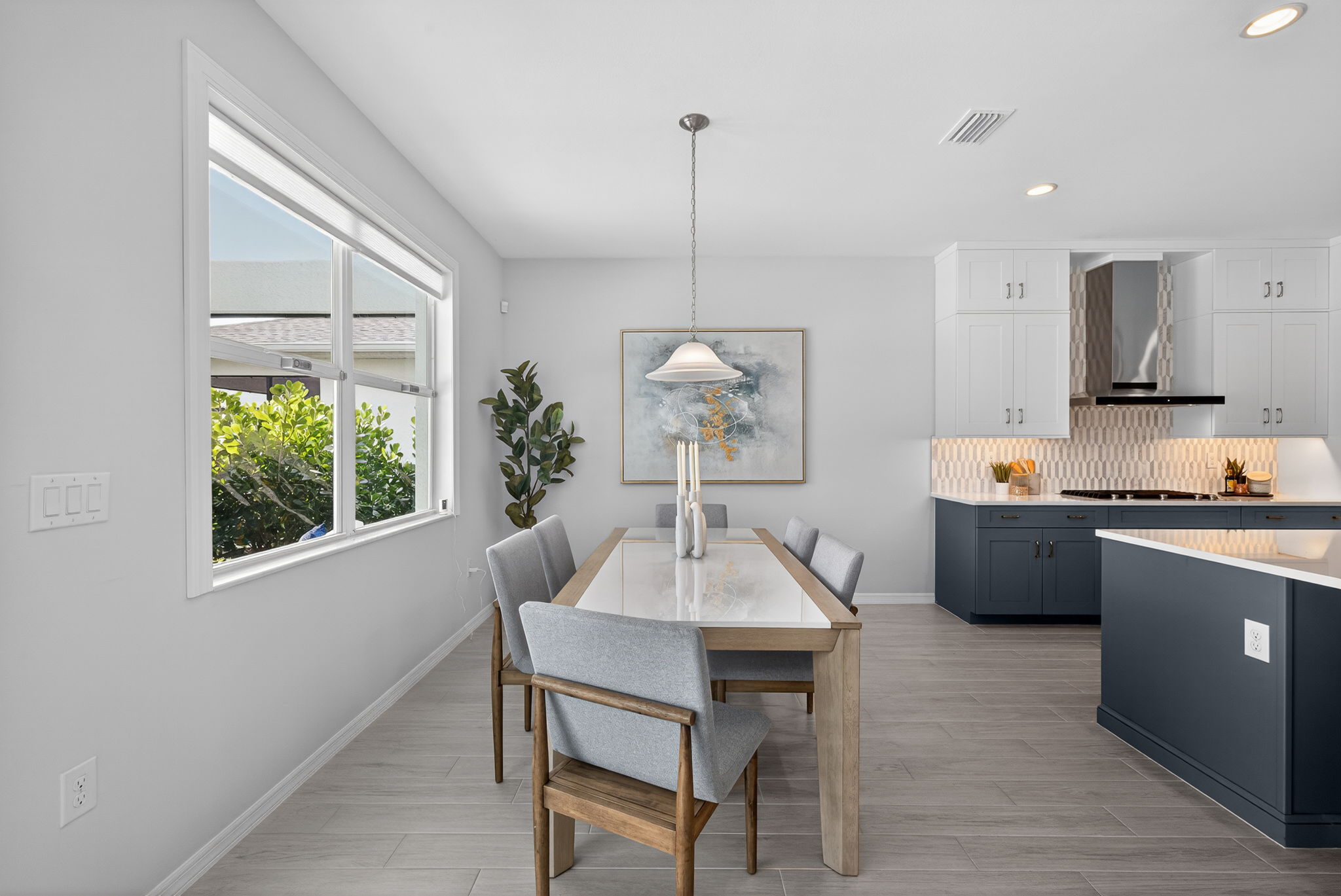 Dining Room 3 of 3-r