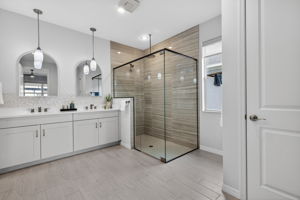 Primary Bathroom 1 of 4-r