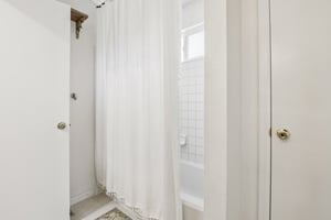 Holeman Dr-S1607-025.jpg