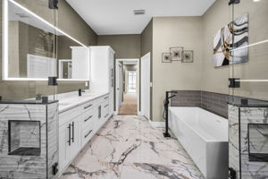 Primary Bathroom1e