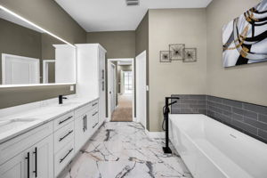 Primary Bathroom1g