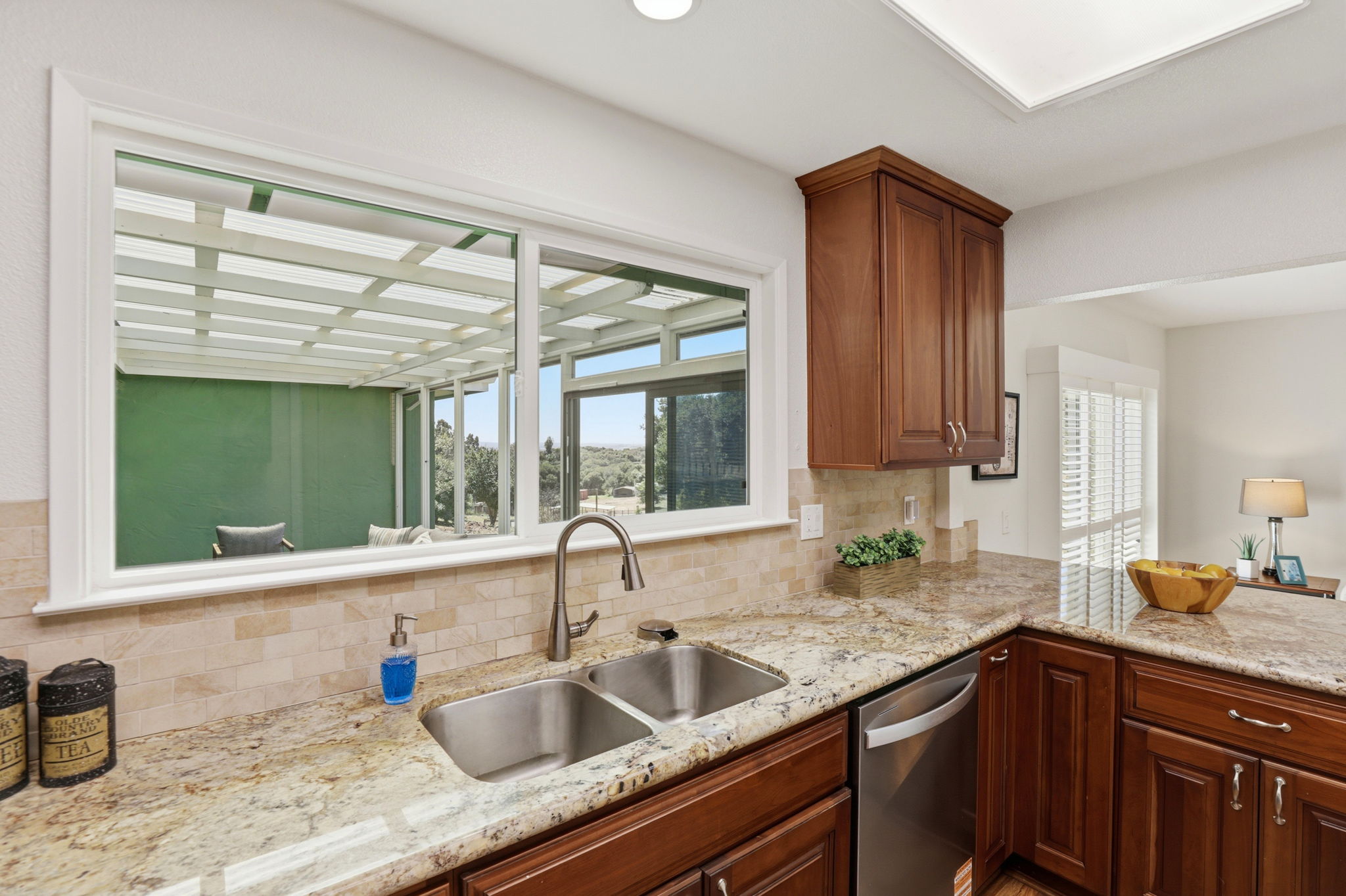 016_F8_16290 Blackie Rd