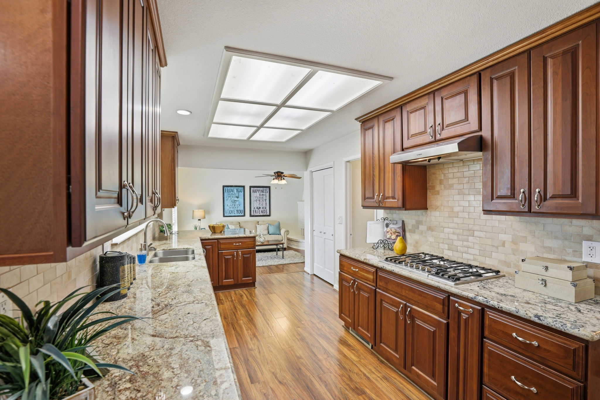 018_F8_16290 Blackie Rd