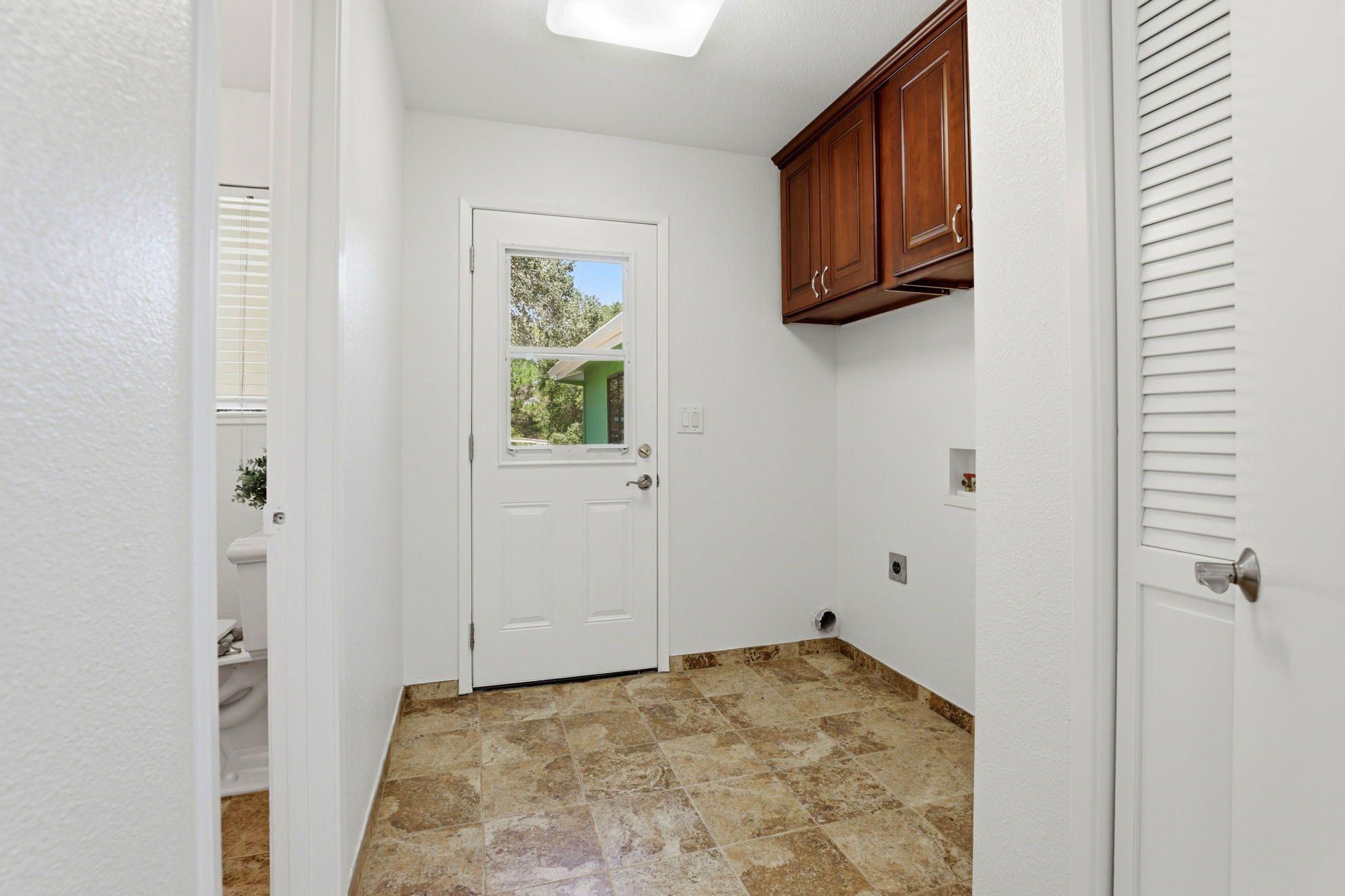 034_F8_16290 Blackie Rd