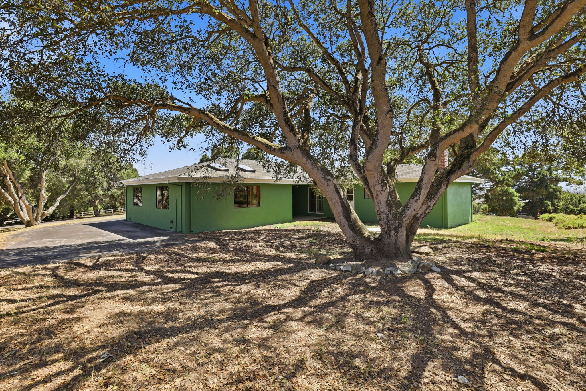 041_F8_16290 Blackie Rd