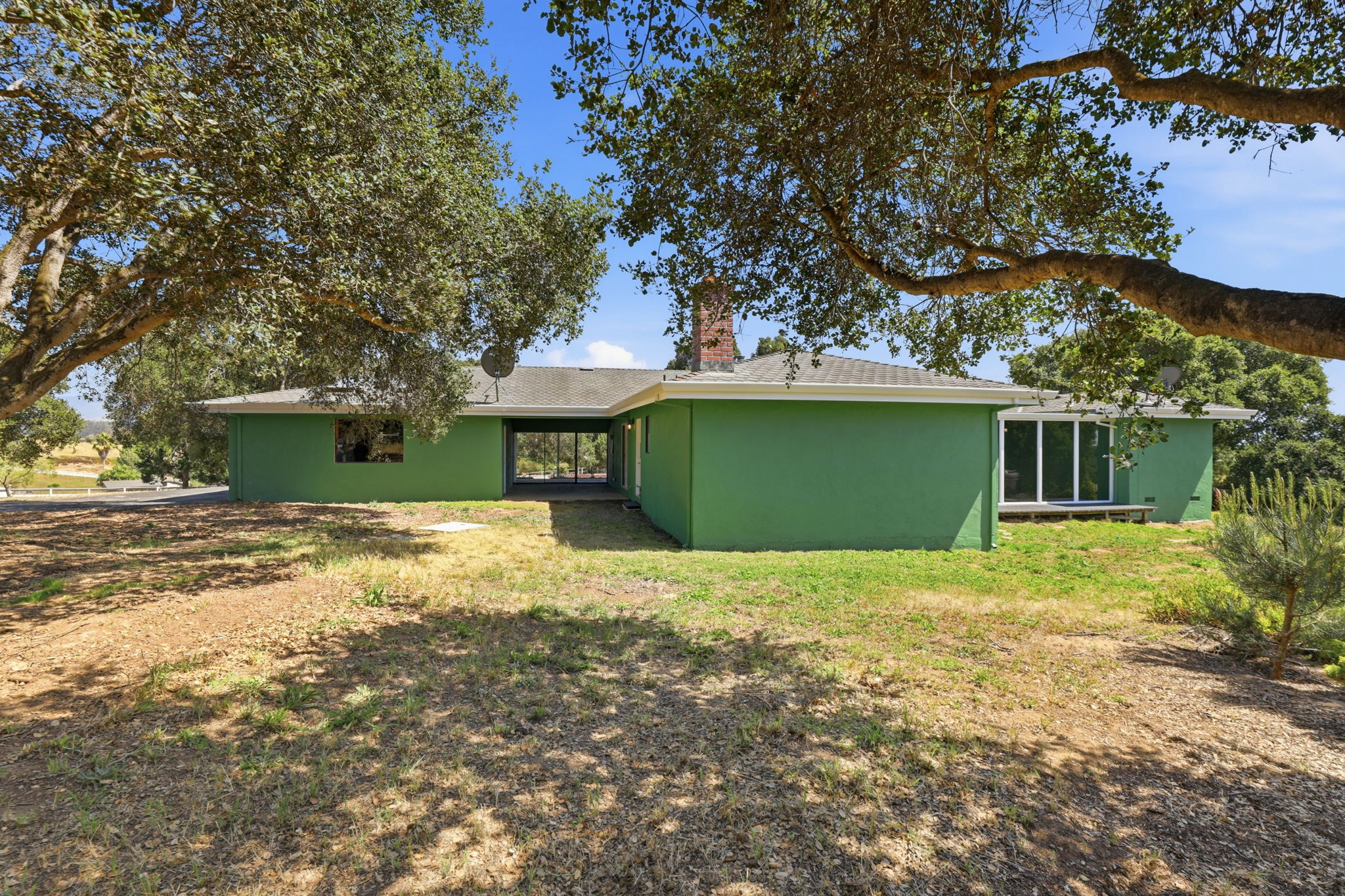 042_F8_16290 Blackie Rd