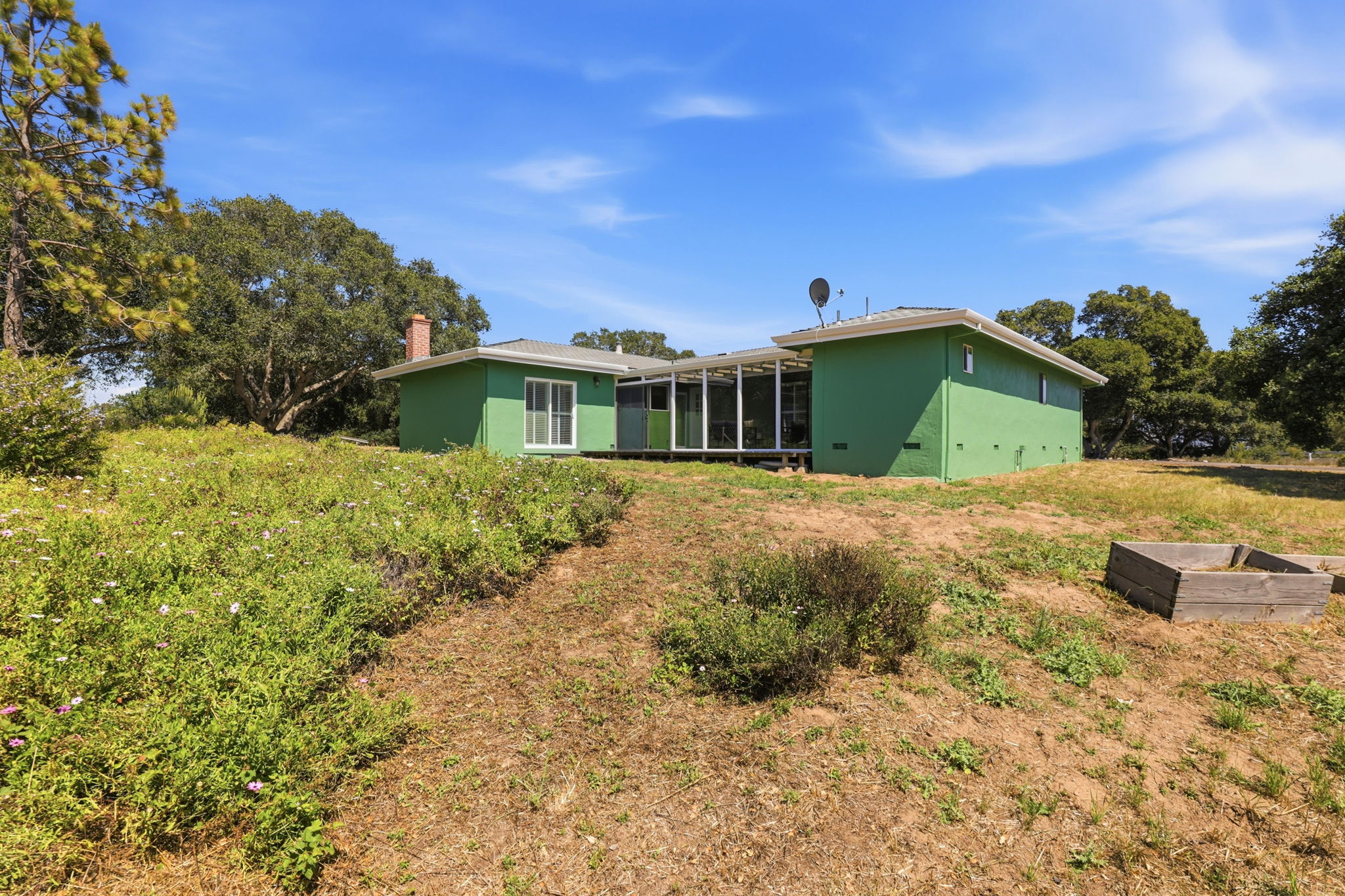 043_F8_16290 Blackie Rd