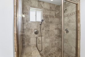 032_F8_16290 Blackie Rd