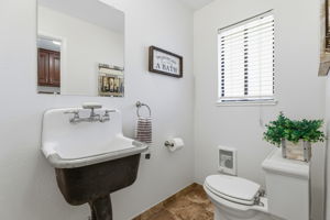 033_F8_16290 Blackie Rd