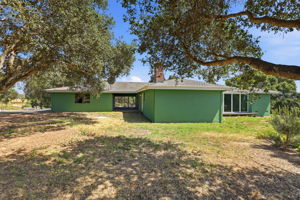 042_F8_16290 Blackie Rd