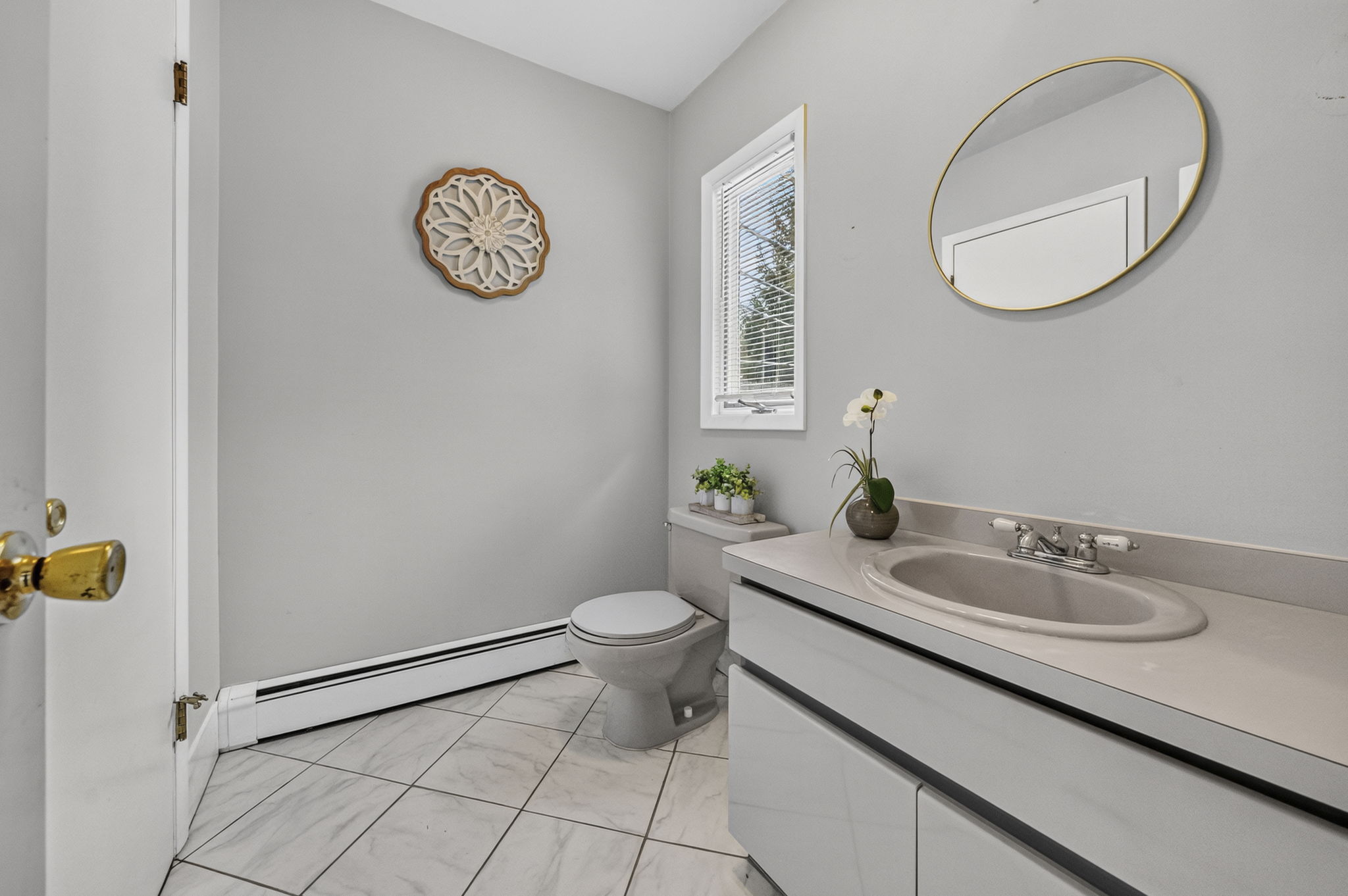 Powder Room: First Floor