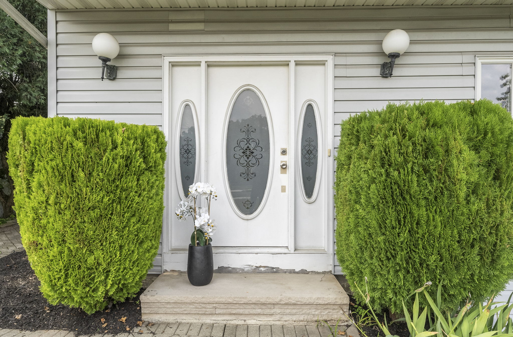 Welcome to 163 Oldham Road in Wayne, NJ, a deceptively spacious 4-bedroom, 2.5-bath home offering 3,204 square feet of living space on .9 acres. Generously sized rooms, mostly hardwood floors and a detached tandem garage accommodating up to five cars make this property a truly distinctive find.