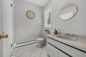 Powder Room: First Floor