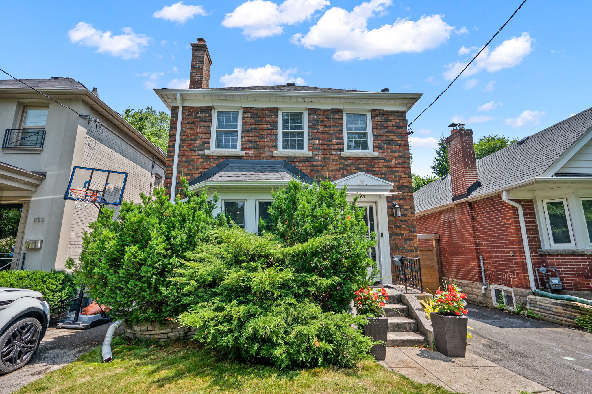 163 Rumsey Rd Toronto, ON M4G 1P4