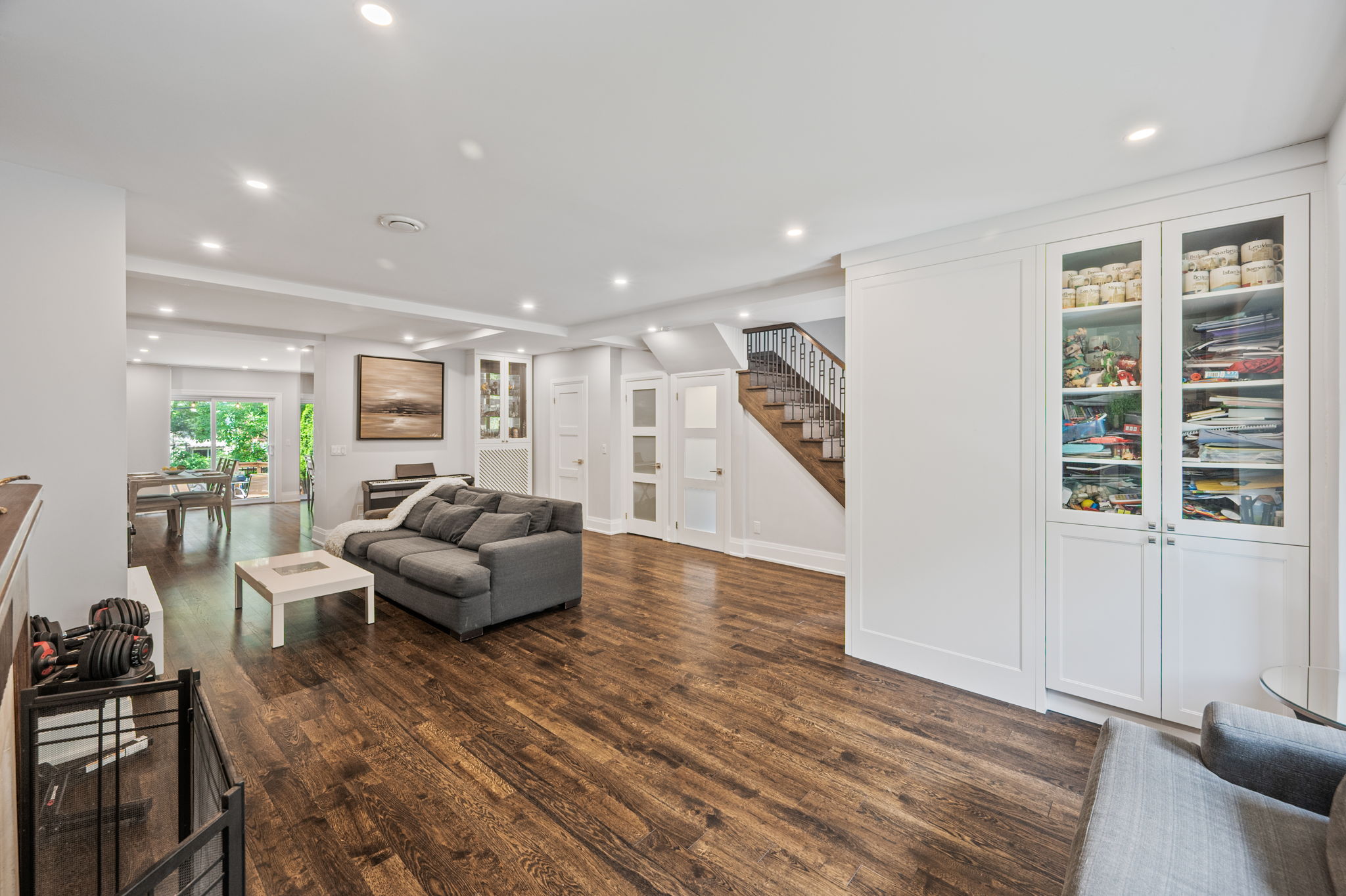 163 Rumsey Rd Toronto, ON M4G 1P4