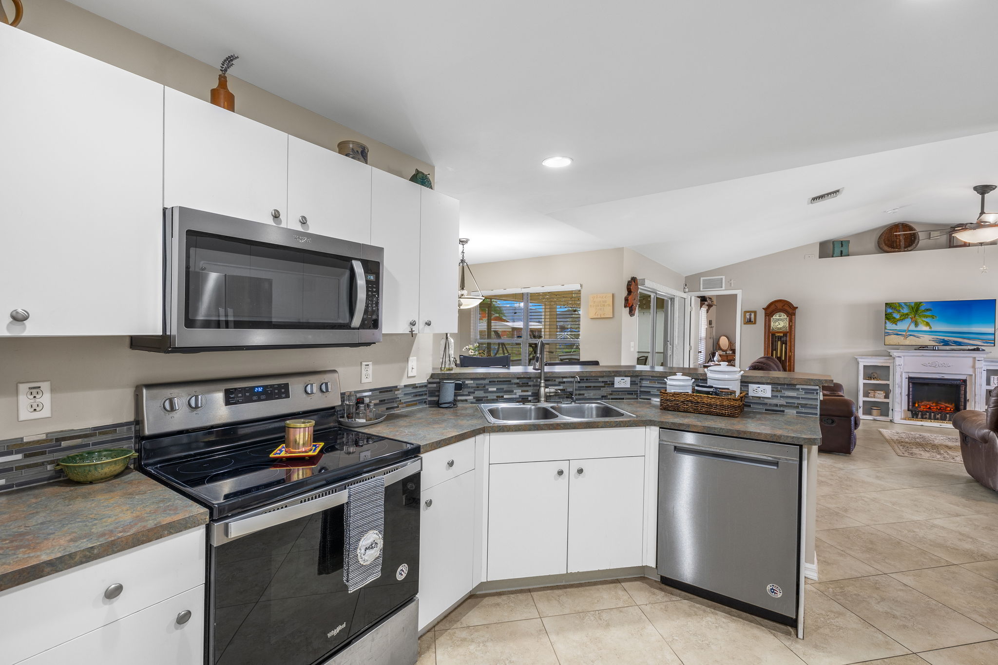 Kitchen 3 of 3
