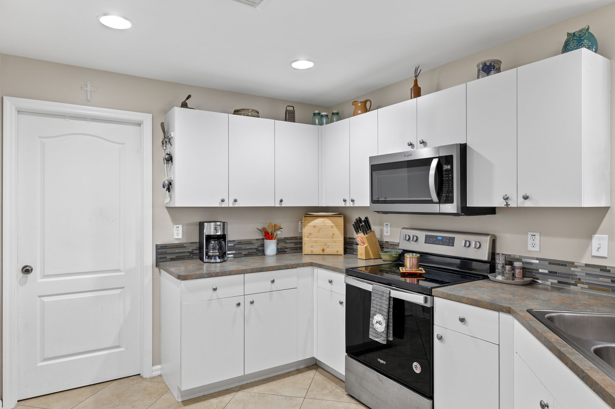 Kitchen 2 of 3