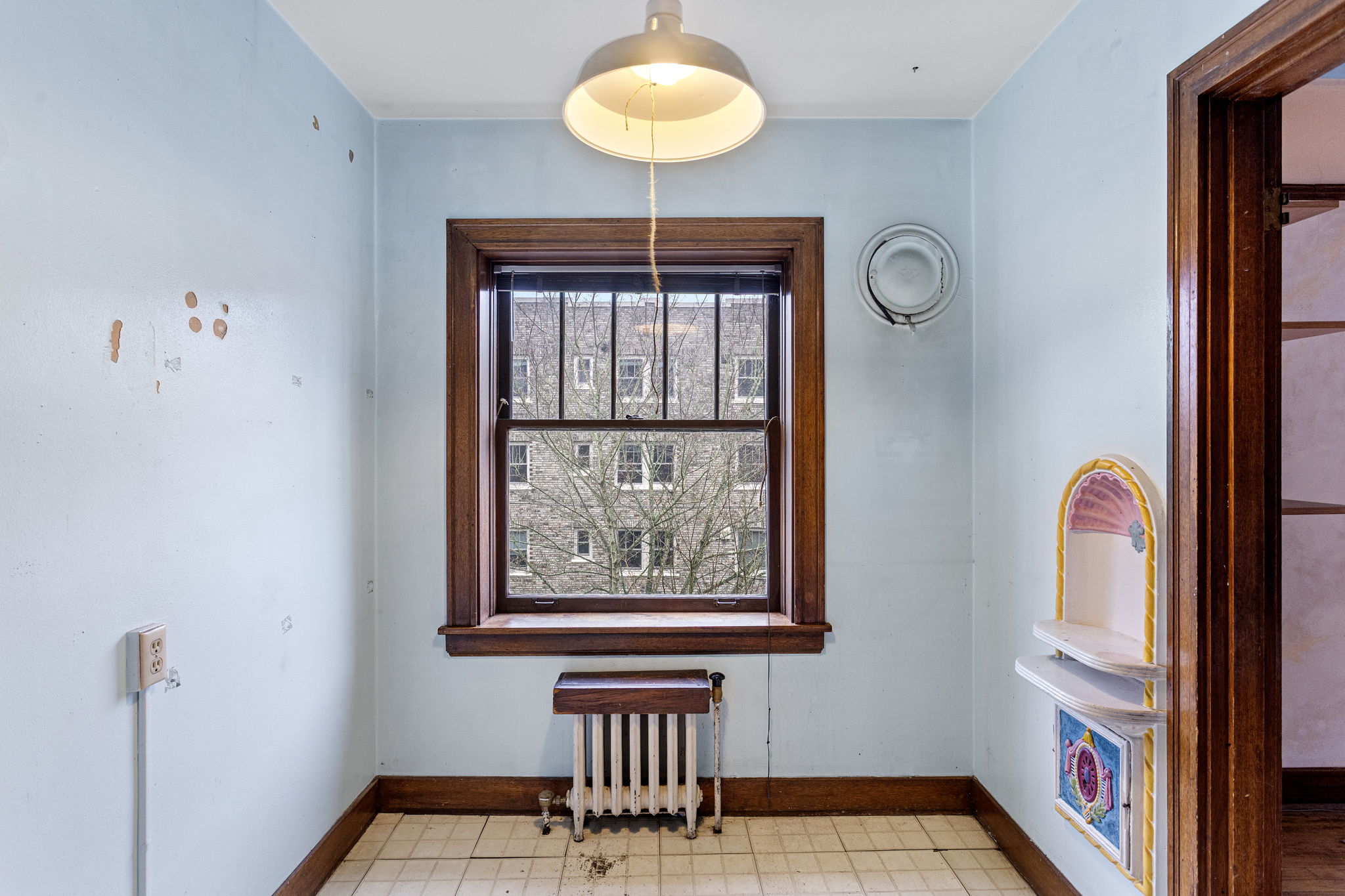 Let’s call it what it is: a fixer-upper with fabulous morning light and a full-on glow-up in its future. The east-facing kitchen nook catches the sunrise and features an original built-in phone shelf just begging for your boldest paintbrush. The kitchen and bath are ready for reinvention, while the rest of the home—glass doorknobs, rich wood trim, and sunny spaces—sets the stage for a standout revival. Quirky? Absolutely. Full of potential? Even more so.