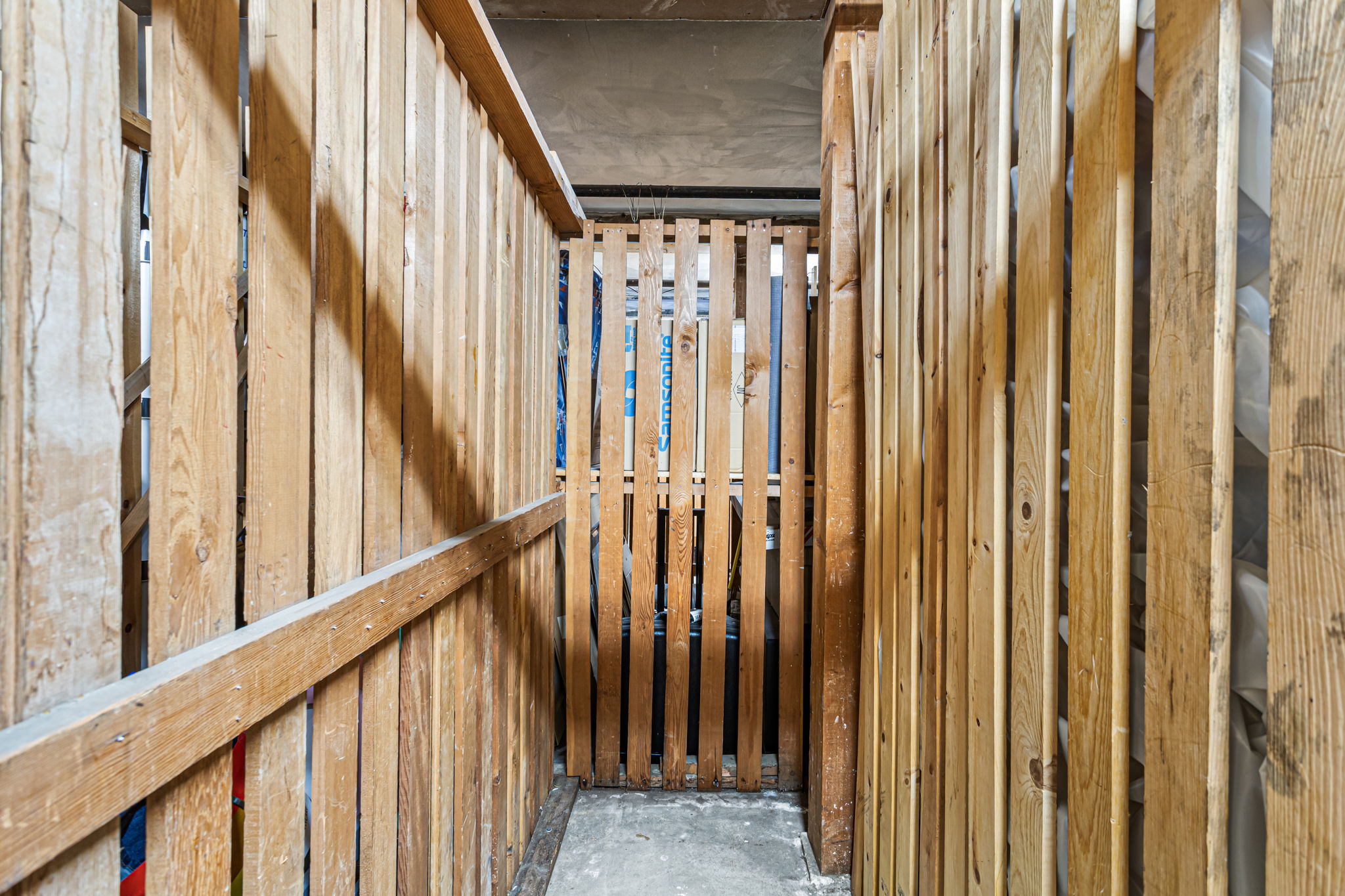 In addition to the unit’s ample in-home storage, a secure basement storage locker provides even more space for your extras.