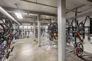 With a Walk Score of 98, a Bike Score of 89, and a Transit Score of 76, this location is a true Capitol Hill triple threat. Whether you're cycling to work or strolling to dinner, Garden Court supports your car-free lifestyle with secure community bike storage and unbeatable urban convenience.