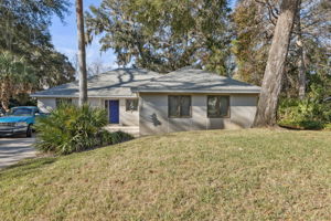 Welcome to 1631 Plantation Oaks Ln